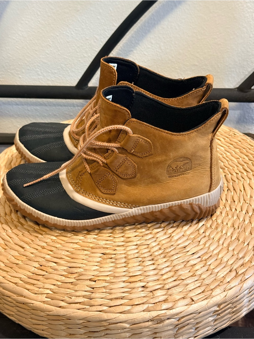 SOREL Out N About Plus Waterproof Duck Boots Brown Black Size 9